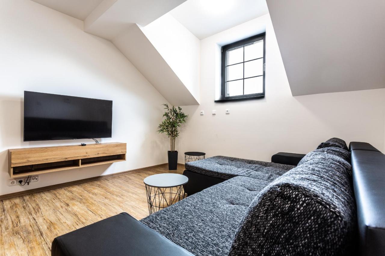 Plessberg Apartments Plesivec أبيرتامي المظهر الخارجي الصورة